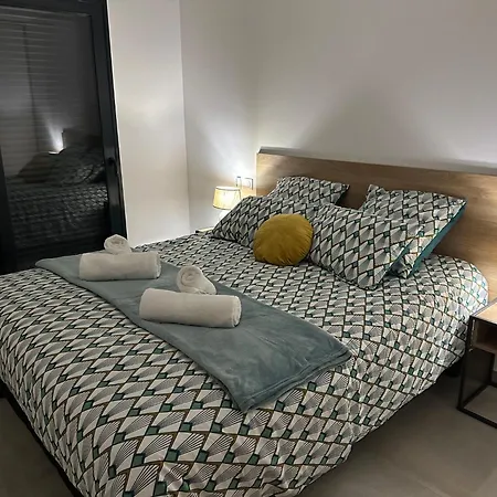 Au Calme A 1km Du Port De בוניפסיו