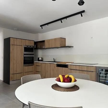 Au Calme A 1km Du Port De